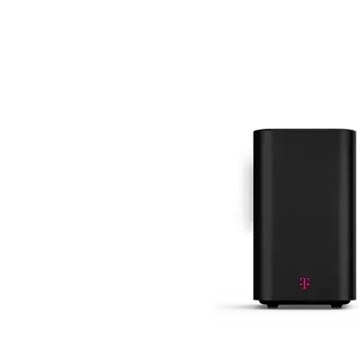 Un gateway de Internet Residencial de T-Mobile negro y el título $40 al mes con AutoPago y una línea de voz premium.